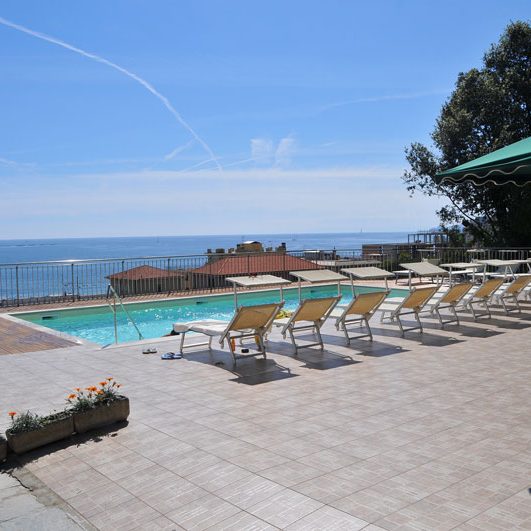 albergo-con-piscina-liguria