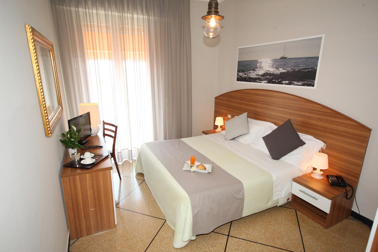 Hotel Cavi di Lavagna con piscina e parcheggio