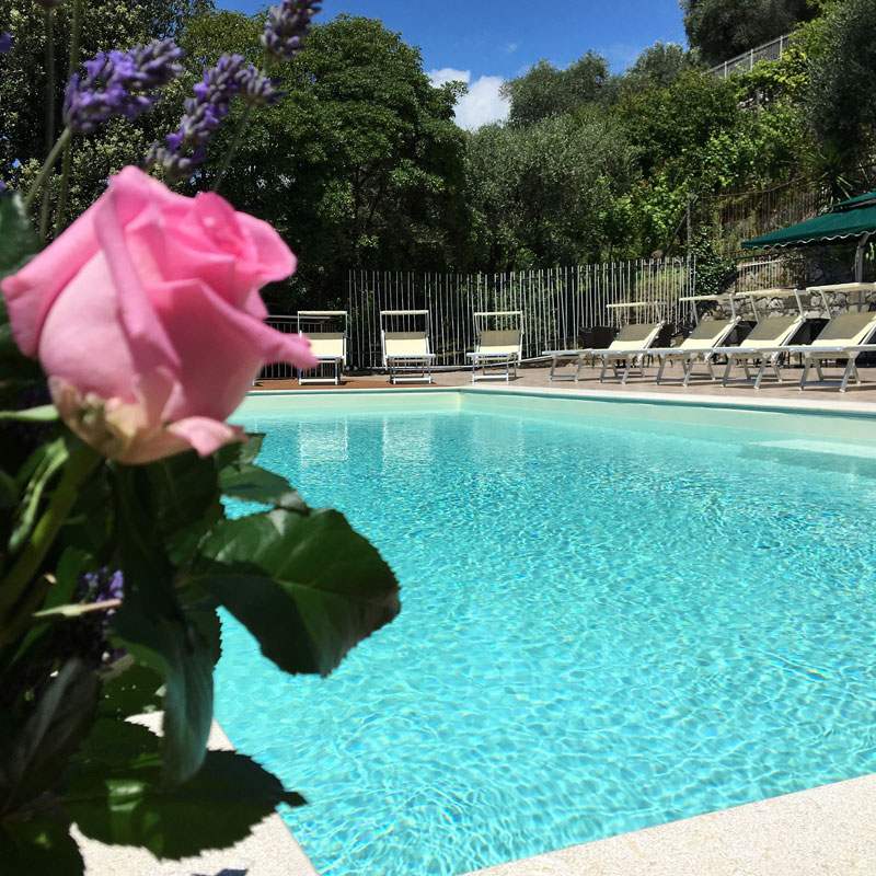 Hotel Cavi di Lavagna with Pool and parking